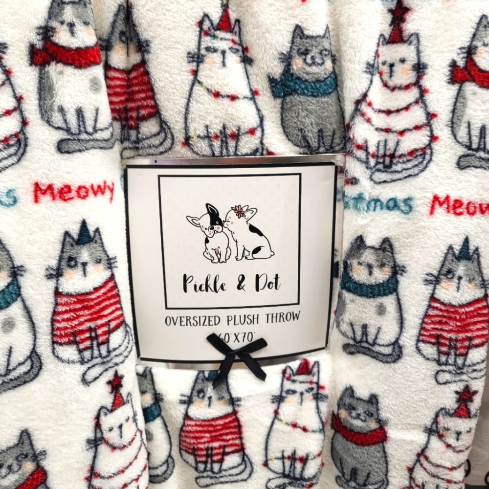 Pickle and dot Christmas cat oversized plush blanket